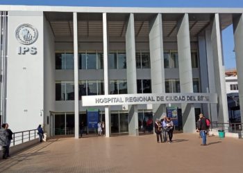 Fachada do IPS, onde funciona o Hospital Integrado para pacientes Covid-19. Foto: La Clave