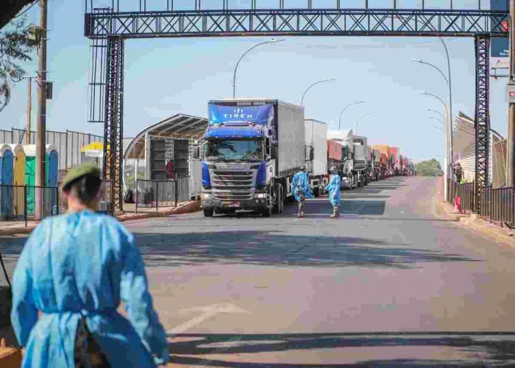 Ponte da Amizade congestionada por caminhões. Foto ilustrativa: IP/Arquivo