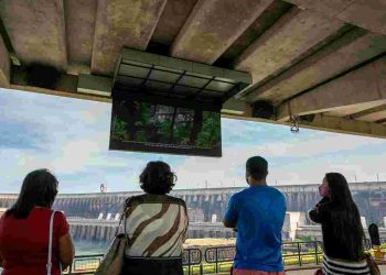 Turistas na usina de Itaipu. Foto: IB