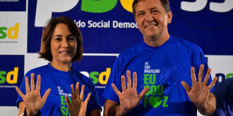 Chico e a esposa no lançamento da reeleição. Foto: Divulgação