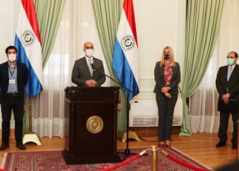 As autoridades do Poder Executivo durante coletiva de imprensa no Palácio do Governo. Foto Agência IP
