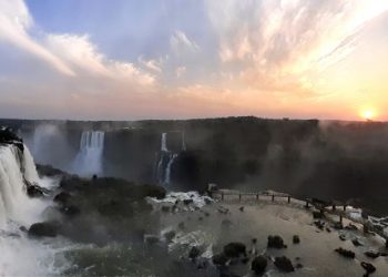 Por do Sol nas Cataratas. Foto: NIlton Rolin