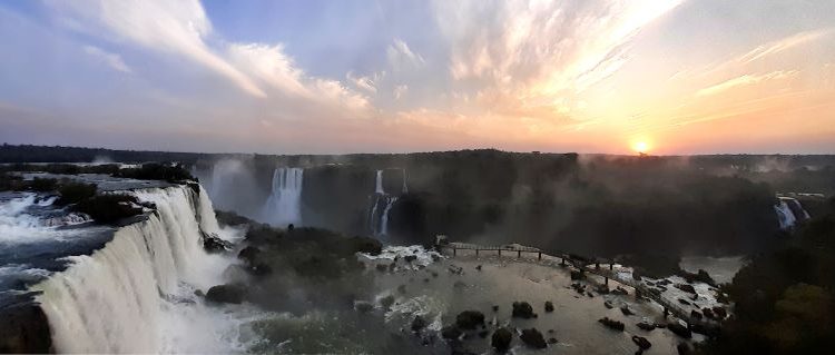 Por do Sol nas Cataratas. Foto: NIlton Rolin