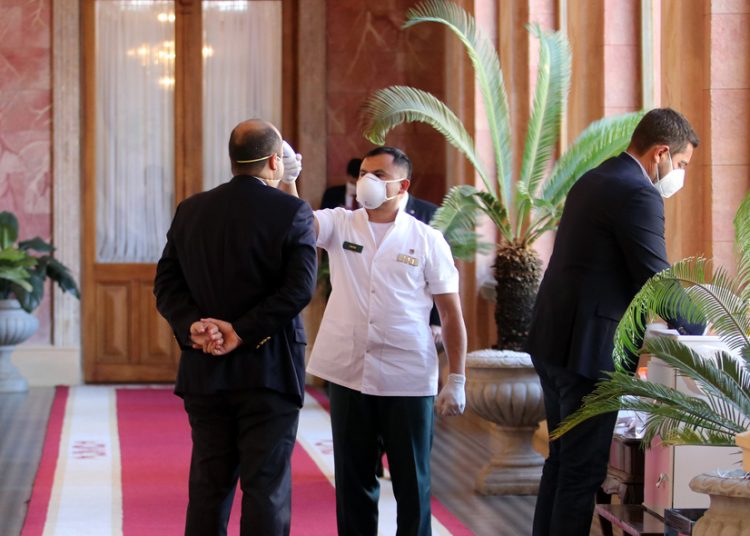Controle sanitário no palácio do governo do Paraguai. Foto: IP
