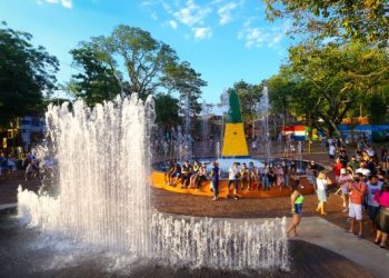 Visitantes no Marco das Três Fronteiras. Fotos: Nilton Rolin/Divulgação