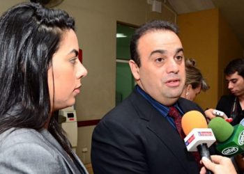 Reni e Claudia conseguiram protelar outra vez o julgamento. Foto: GDia
