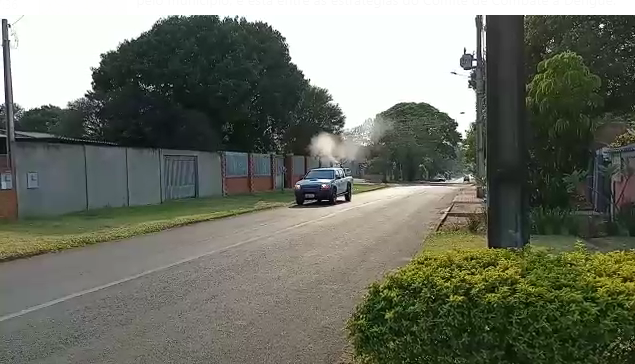 Aplicação de inseticida em Foz. Foto: PMFI/Divulgação