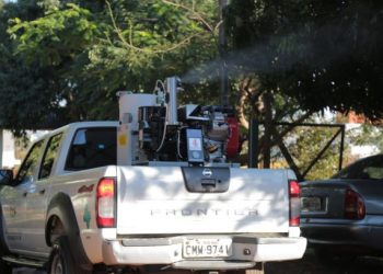Aplicação de inseticidas em Foz. Foto: PMFI