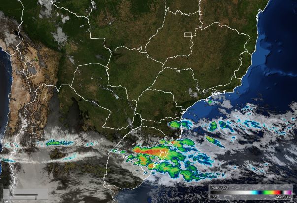 Foto de satélite divulgada pelo Simepar neste sábado (03).
