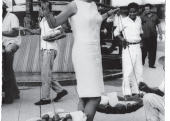 Geórgia Gomide em Portugal, curtindo o sucesso da novela Tereza, de 1965. Foto: reprodução do livro Coleção Aplausos Perfil, publicado pelo Governo do Estado de São Paulo em 2008.