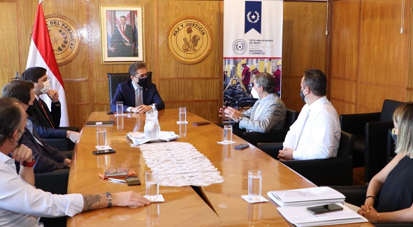 Também participaram do encontro o vice-ministro da Indústria, Ramiro Samaniego, e o presidente da Continental Armadores, Fernando Álvarez Castellano. Foto: MIC