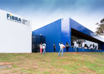 O prédio de 1.407 m² de área construída foi levantado em um terreno de 5.200 m², cedido pela Itaipu, na Vila A. Fotos: Sara Cheida
