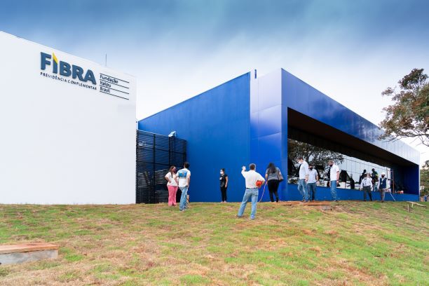 O prédio de 1.407 m² de área construída foi levantado em um terreno de 5.200 m², cedido pela Itaipu, na Vila A. Fotos: Sara Cheida
