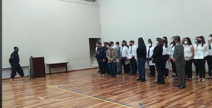 Cerimônia de entrega de certificados para os candidatos que participaram do treinamento. Foto: La Clave.