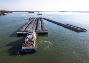 Tráfego fluvial na hidrovia Paraguai-Paraná. Foto Hidrovias do Brasil SA