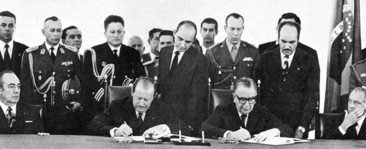 Presidentes do Paraguai e do Brasil assinam Tratado de Itaipu, em 1973. Foto: Arquivo Itaipu.