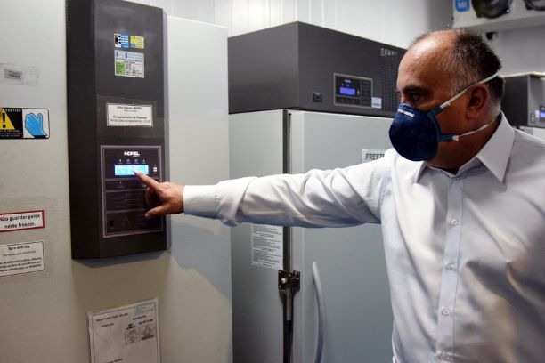 Freezer capaz de armazenar a vacina. Foto: Américo Antônio/SESA