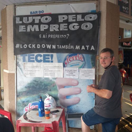 Juca, do Bar do Juca, faz seu protesto. Foto: Não Viu?