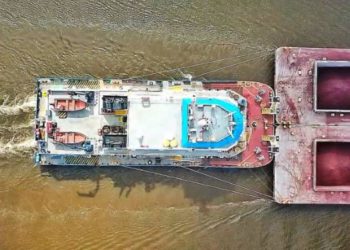 Barcaças que fazem o escoamento da produção de grãos do Paraguai. Foto: Itaipu/Agência IP