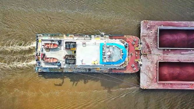 Barcaças que fazem o escoamento da produção de grãos do Paraguai. Foto: Itaipu/Agência IP