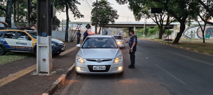 Barreira sanitária em Foz impede a entrada de paraguaios que não apresentam exames negativo da Covid-19. Foto: PMFI/Divulgação