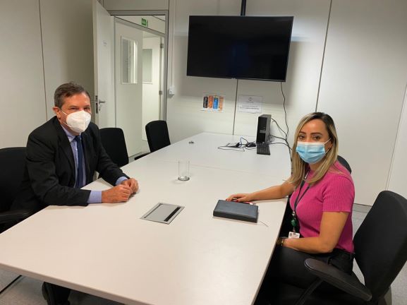 Prefeito Chico Brasileiro se reuniu nesta quarta-feira (05), em Brasília, com a coordenadora de Logística do Ministério da Saúde, Lenice Guimarães Araújo, Foto: PMFI