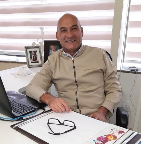 Apesar de gostar da área de emergência, o especialista faz questão de manter vínculos com os pacientes e atualmente já atende a segunda geração deles. Foto: divulgação