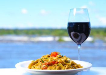 Restaurante Porto Canoas nas Cataratas do Iguaçu. Foto: Nilton  Rolin/divulgação