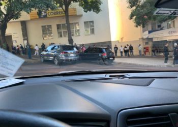 Fila na Agência dos Correios, em Foz do Iguaçu. Foto ilustrativa: Não Viu?