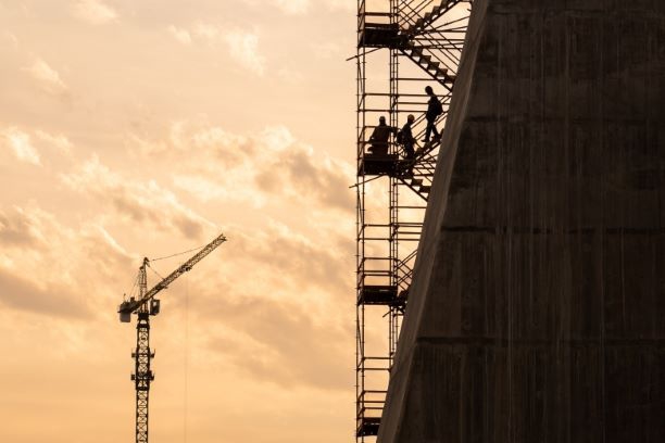 Trabalhadores das obras da Ponte da Integração. Foto registrada nesta segunda-feira (26) por Rubens Fraulini/JIE