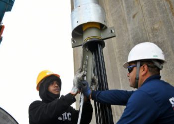 Os cabos estão sendo lançados por dentro dessas tubulações amarelas. Fotos: IB/margem paraguaia