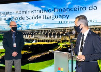General Ferreira e Sidney, que tem mais de uma década de trabalho prestado à Itaipu. Fotos: Sara Cheida/Itaipu Binacional