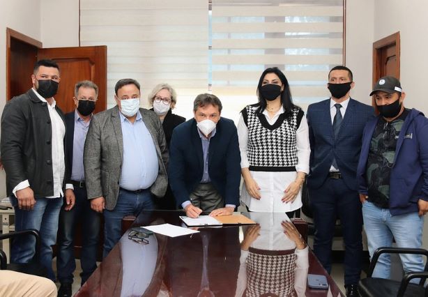 Alarde de Chico Brasileiro para divulgar a aplicação de R$ 1,6 milhões. Foto: Christian Rizzi/PMFI