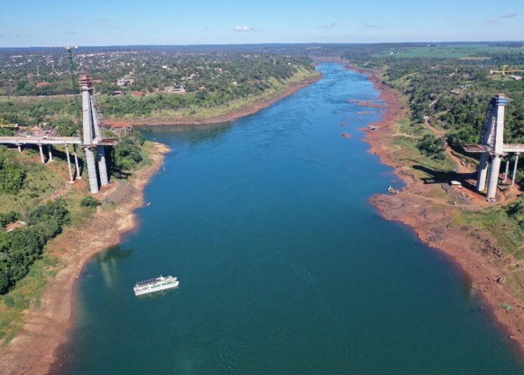 Ponte da Integração em construção. Foto: James Sampaio
