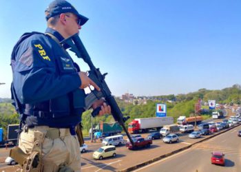 PRF em operação na região da Ponte da Amizade. Foto de arquivo: PRF/Divulgação