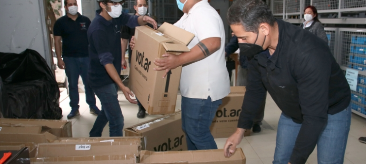 Distribuição de urnas no Paraguai. Foto: Agência IP