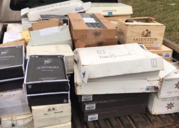 Caixas de vinhos apreendidos. Foto: PF/Divulgação