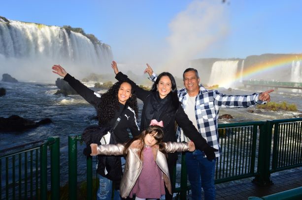 Visitantes nas Cataratas do Iguaçu. Foto: Jonny Benites/Divulgação