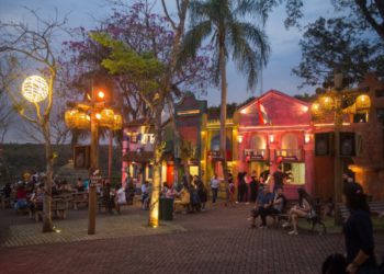 O Restaurante Cabeza de Vaca, no Marco das Três Fronteiras, atende de terça a domingo, das 15h às 22h, com música ao vivo todas as noites. Foto: Marcos Labanca/Divulgação
