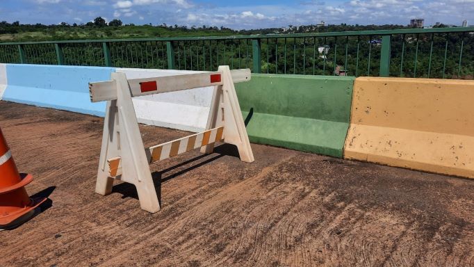 Ponte Tancredo Neves fechada. Foto: Cris Loose