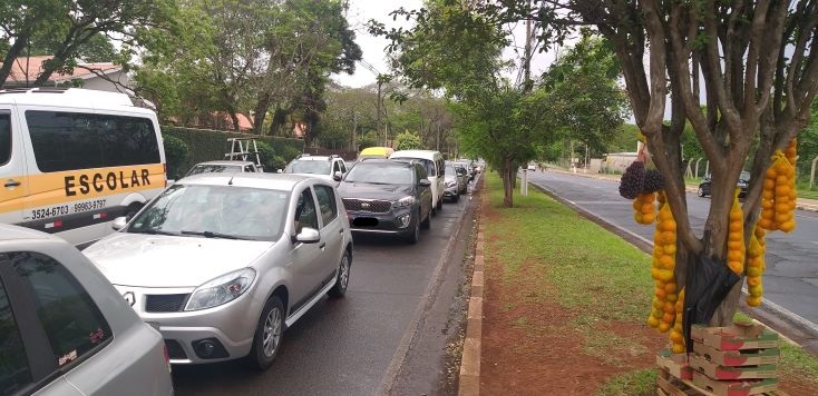Trânsito na Avenida Araucária em Foz. Foto: Não Viu?