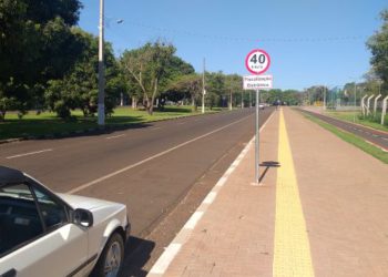 Na Avenida Araucária, o limite de velocidade agora é de 40km/h, nas proximidades da quadra de esportes. Fotos: Não Viu?