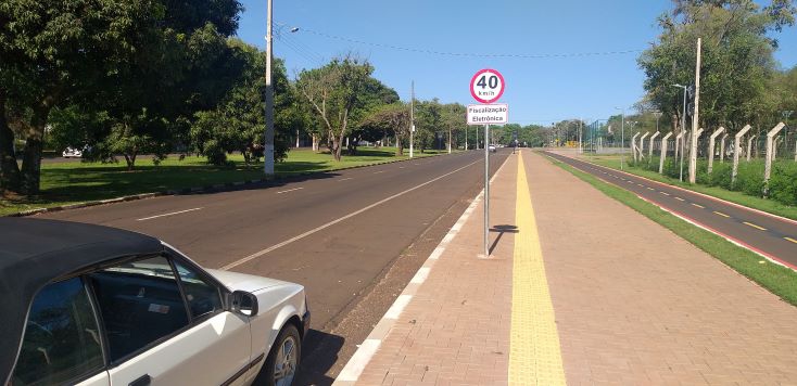 Na Avenida Araucária, o limite de velocidade agora é de 40km/h, nas proximidades da quadra de esportes. Fotos: Não Viu?