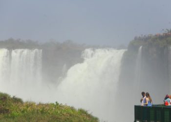 Turistas nas Cataratas do Iguaçu no feriadão da Independência. Foto: Edison Emerson / @cataratasdoiguacu