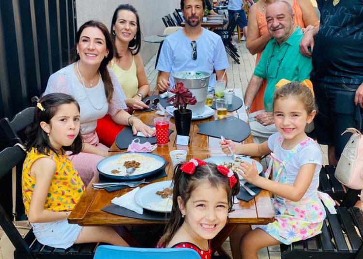 Wilson reunido com a esposa, filhas, genros e netas, no sábado, dia 18. Foto: Não Viu?