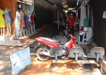 Calçadas obstruídas por ambulantes em Ciudad del Este. Foto: Prefeitura de Ciudad del Este/Divulgação