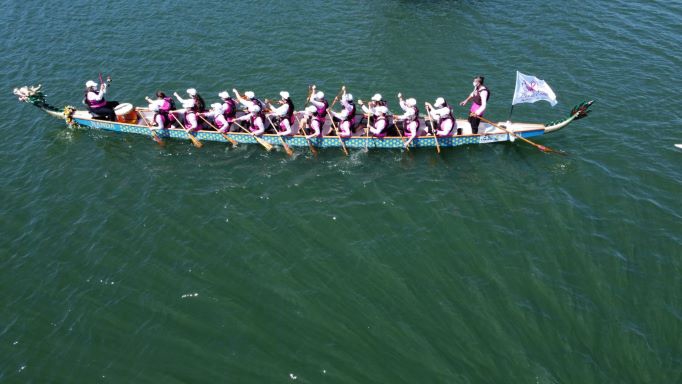 Batismo da embarcação do tipo “dragon boat”, no Lago de Itaipu. Fotos:  divulgação/IB