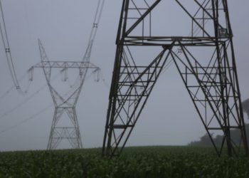 Uma das linhas de transmissão que conectam Itaipu ao sistema elétrico nacional. Foto: Edino Krug./JIE