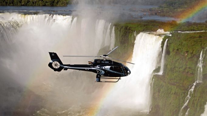 Uma visão aérea das Cataratas do Iguaçu inigualável. Foto: Helisul