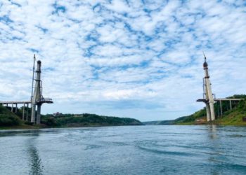 Situação da obra do lado brasileiro (à esquerda) e do lado paraguaio. Foto DER/Divulgação